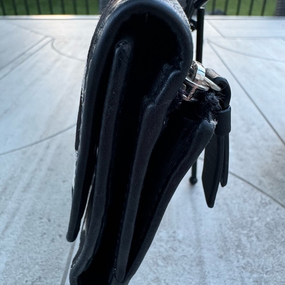 Coach Signature Tri-fold Wallet - Picture 5 of 10